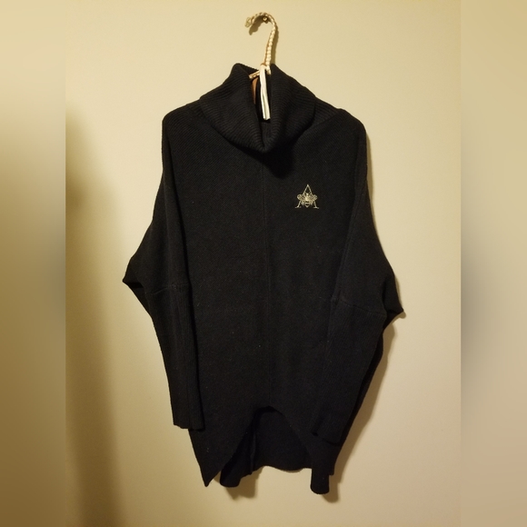 Apiologist | Long fit batwing cowl neck sweater - Picture 2 of 6